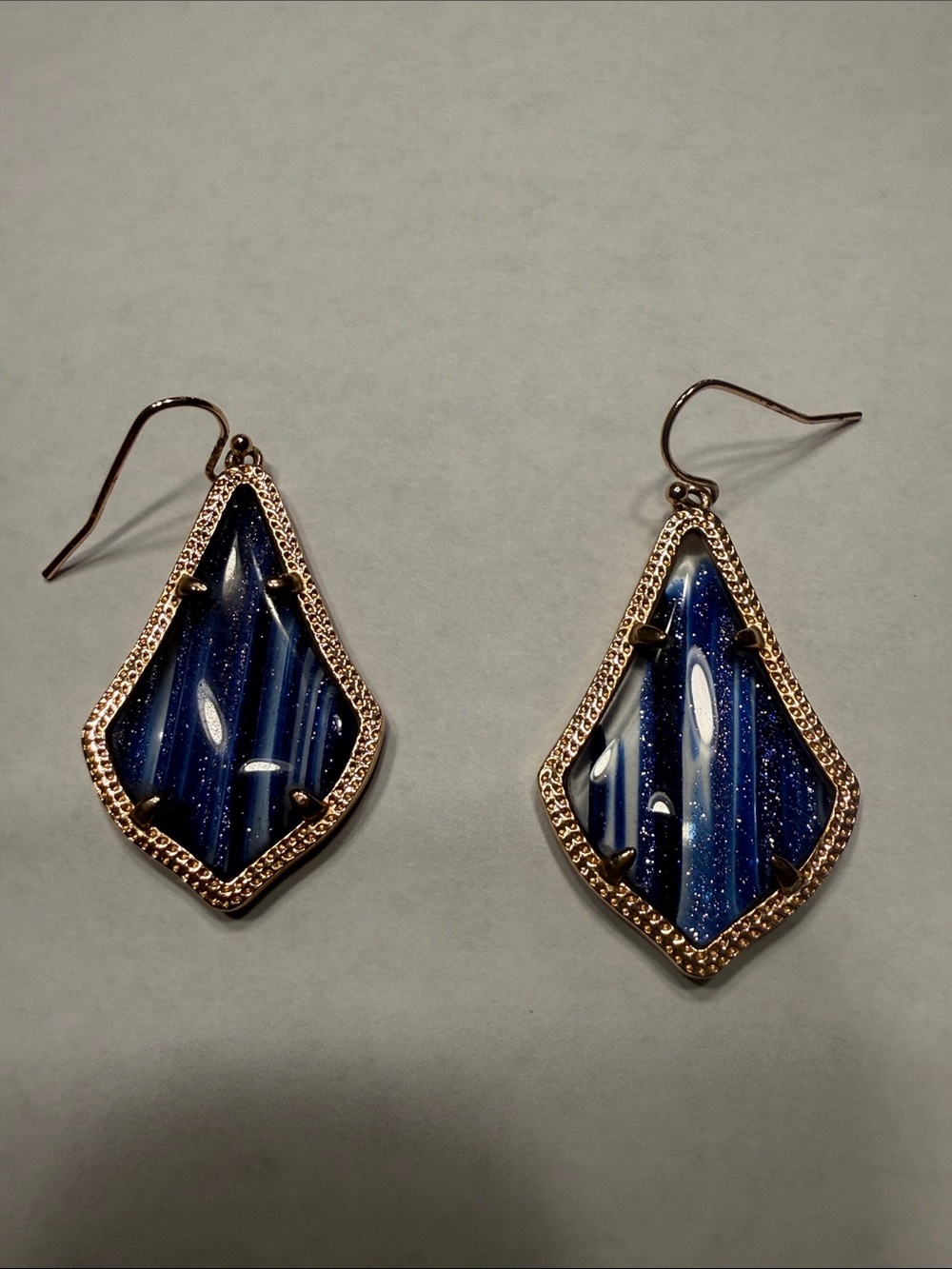 Kendra Scott Sparkling Dusted Glass Navy Blue Drop Earrings in Rose Gold Frame